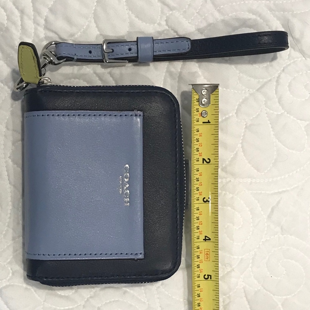 Coach medium size Zip Wallet